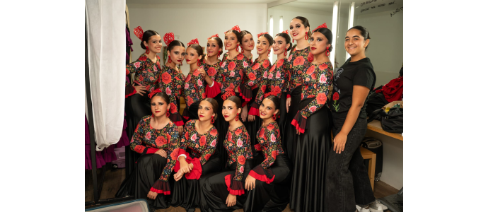 "Las Rosas Bailan Flamenco"